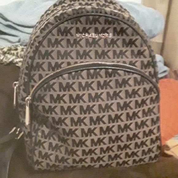 Authentic Michael Kors backpack - Picture 1 of 3